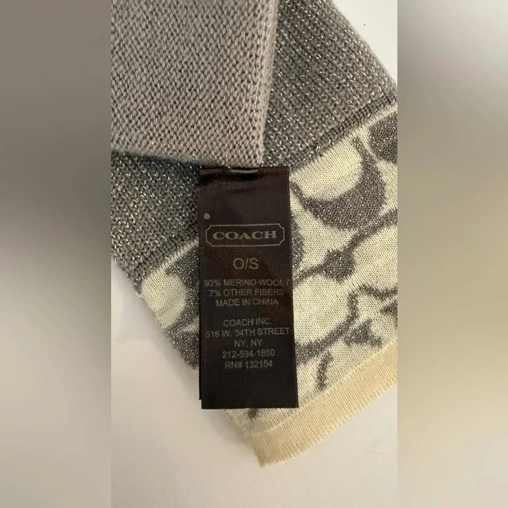 COACH Signature Logo Metallic Knit Gloves Grey Silver White Merino Wool NWOT - Picture 3 of 7